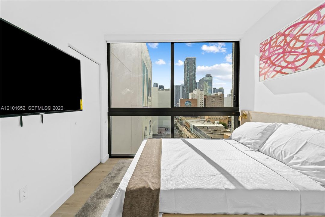 For Sale: $825,000 (2 beds, 2 baths, 696 Square Feet)