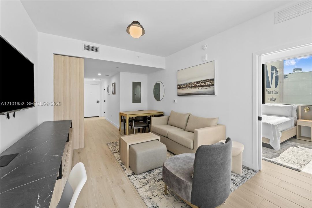 For Sale: $825,000 (2 beds, 2 baths, 696 Square Feet)