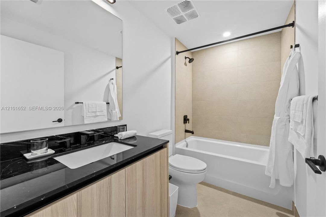 For Sale: $825,000 (2 beds, 2 baths, 696 Square Feet)