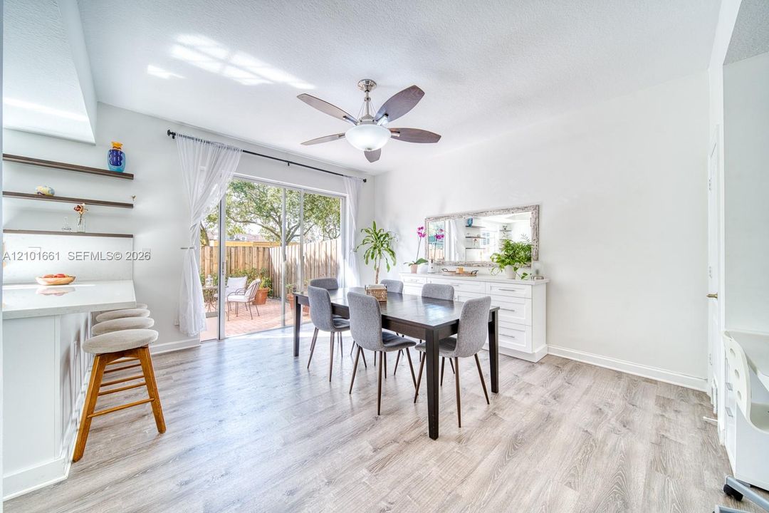 En Venta: $599,000 (3 camas, 2 baños, 1800 Pies cuadrados)