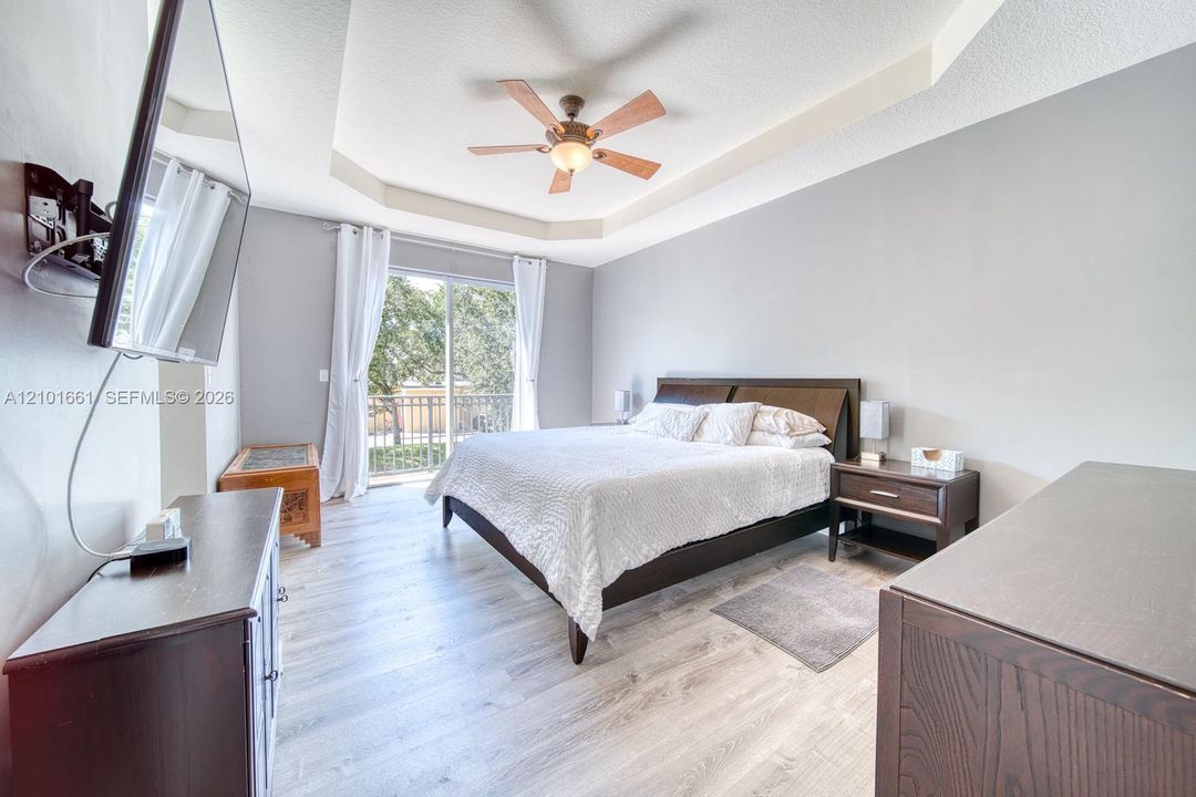 En Venta: $599,000 (3 camas, 2 baños, 1800 Pies cuadrados)
