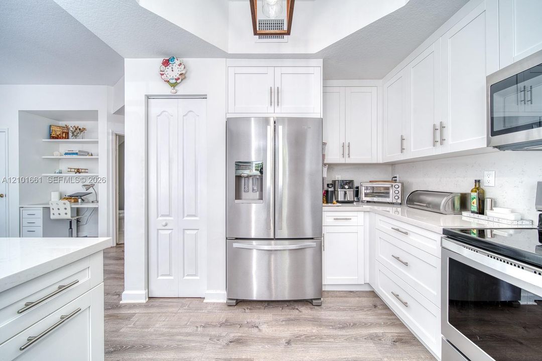 En Venta: $599,000 (3 camas, 2 baños, 1800 Pies cuadrados)