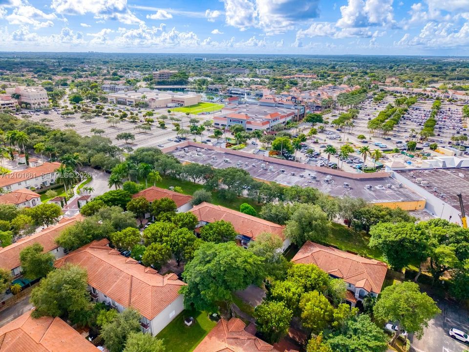 En Venta: $599,000 (3 camas, 2 baños, 1800 Pies cuadrados)