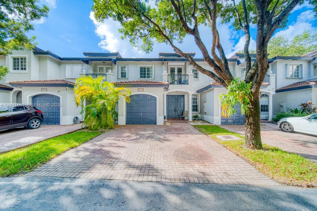 En Venta: $599,000 (3 camas, 2 baños, 1800 Pies cuadrados)