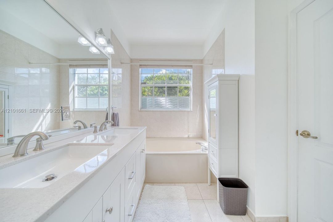 En Venta: $599,000 (3 camas, 2 baños, 1800 Pies cuadrados)