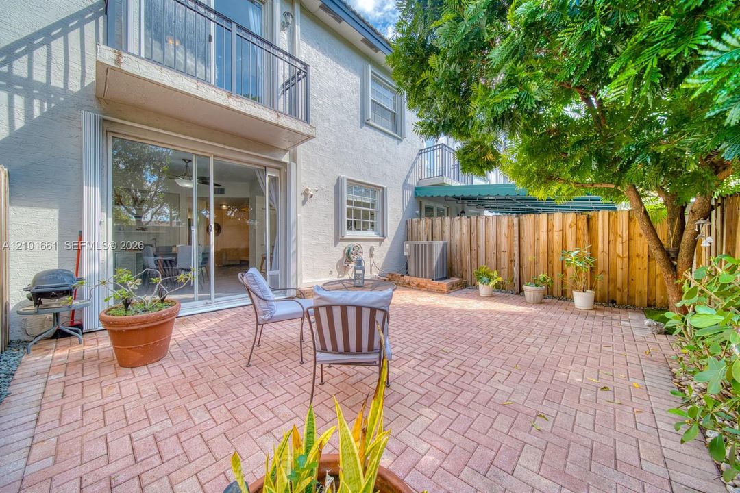 En Venta: $599,000 (3 camas, 2 baños, 1800 Pies cuadrados)