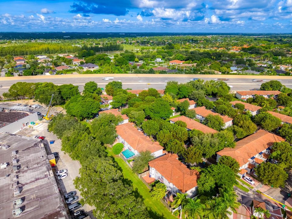 En Venta: $599,000 (3 camas, 2 baños, 1800 Pies cuadrados)