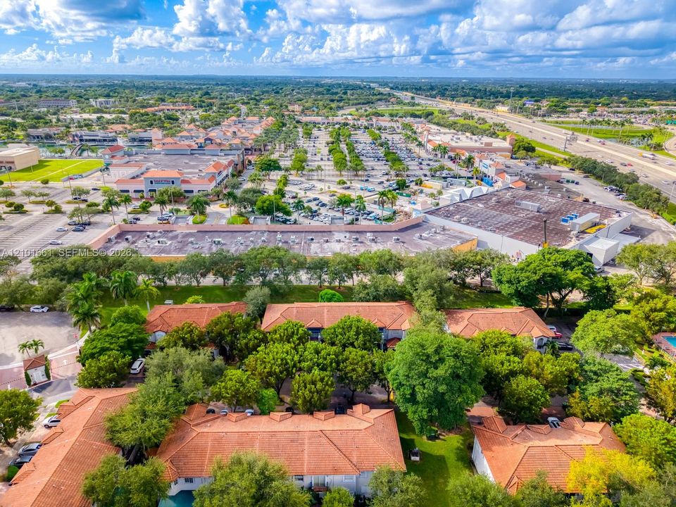 En Venta: $599,000 (3 camas, 2 baños, 1800 Pies cuadrados)