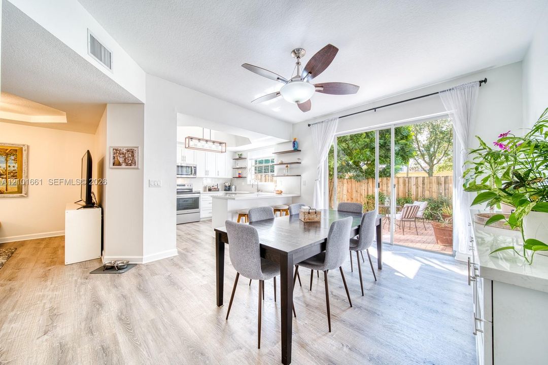 En Venta: $599,000 (3 camas, 2 baños, 1800 Pies cuadrados)