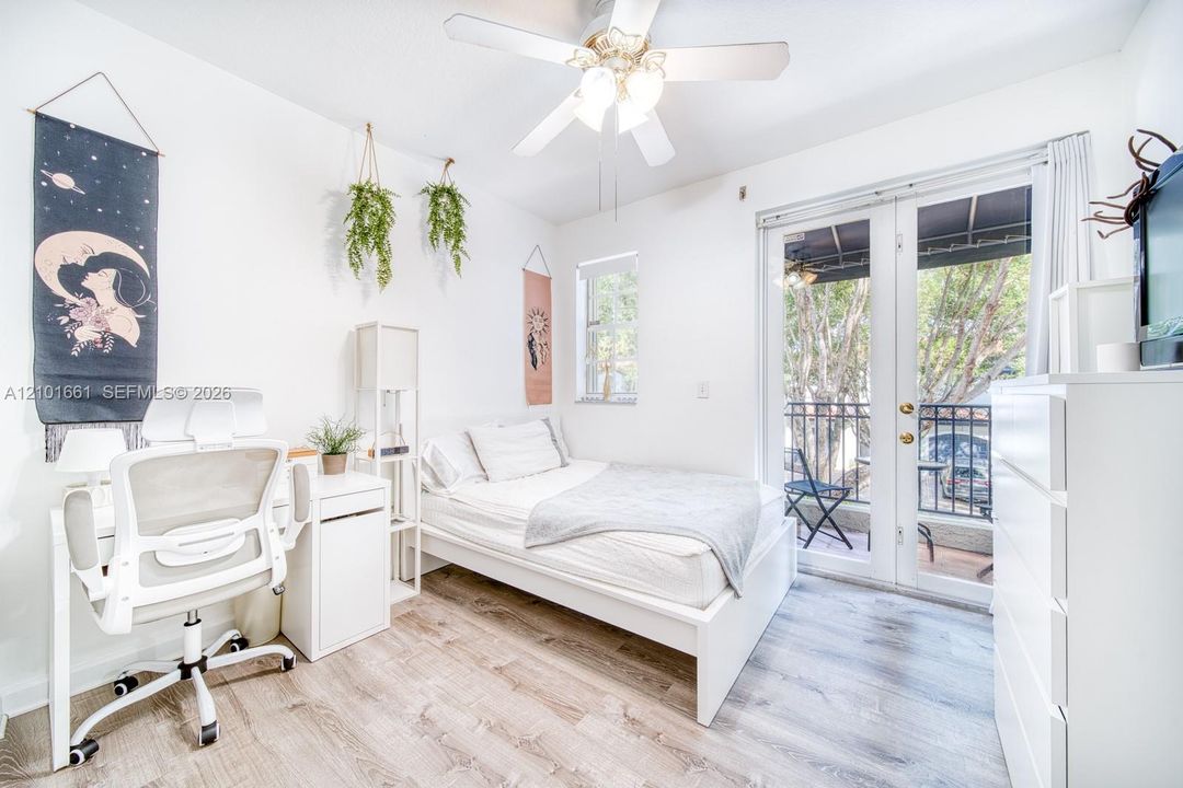 En Venta: $599,000 (3 camas, 2 baños, 1800 Pies cuadrados)