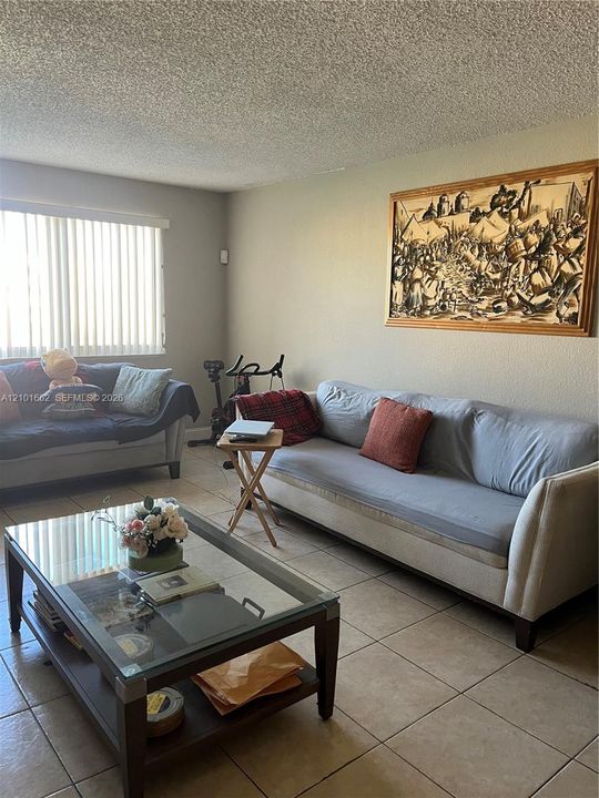 For Rent: $2,050 (2 beds, 1 baths, 1100 Square Feet)