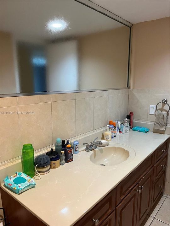 For Rent: $2,050 (2 beds, 1 baths, 1100 Square Feet)