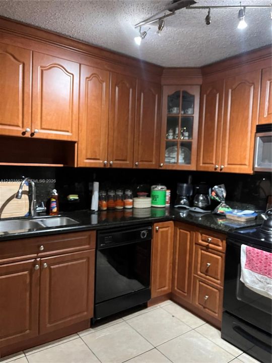 For Rent: $2,050 (2 beds, 1 baths, 1100 Square Feet)