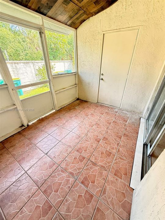 В аренду: $2,700 (2 спален, 2 ванн, 1110 Квадратных фут)