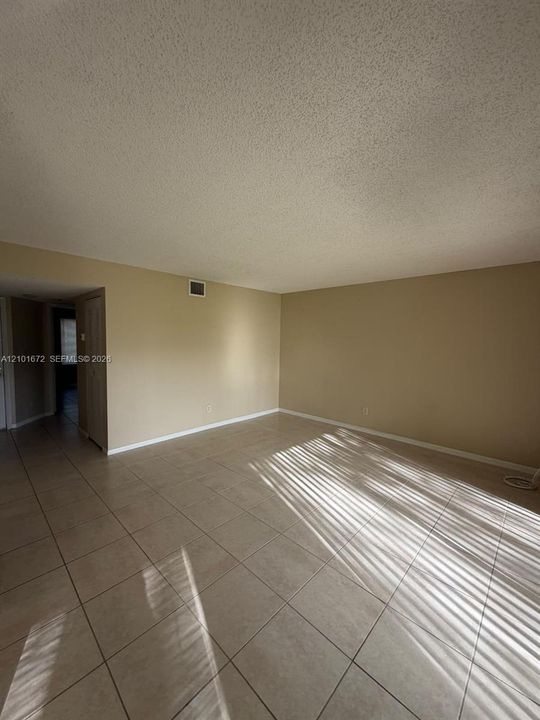 В аренду: $1,650 (1 спален, 1 ванн, 816 Квадратных фут)