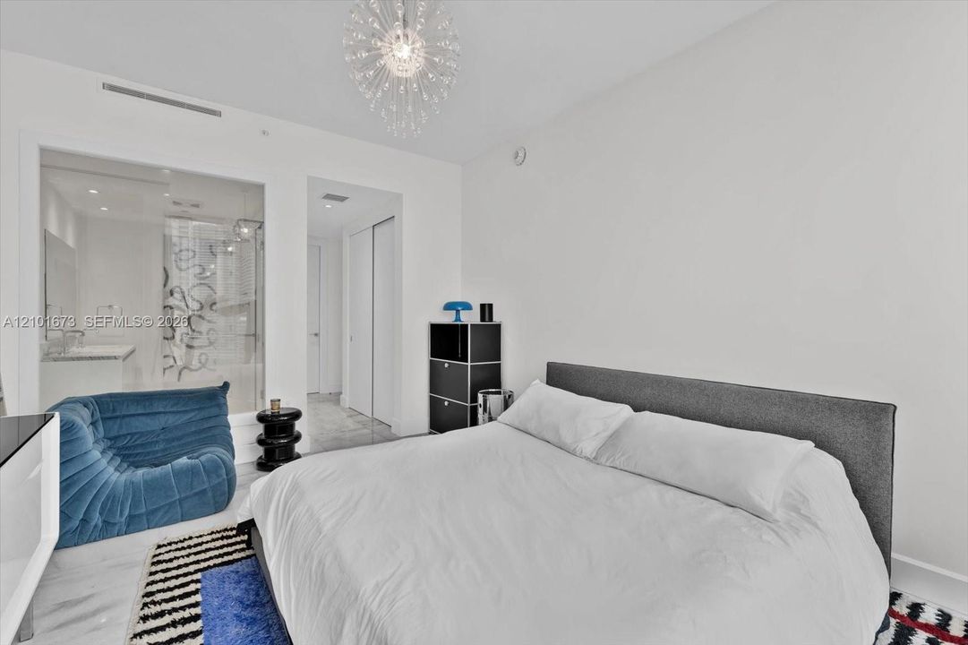 For Rent: $8,800 (2 beds, 2 baths, 1105 Square Feet)