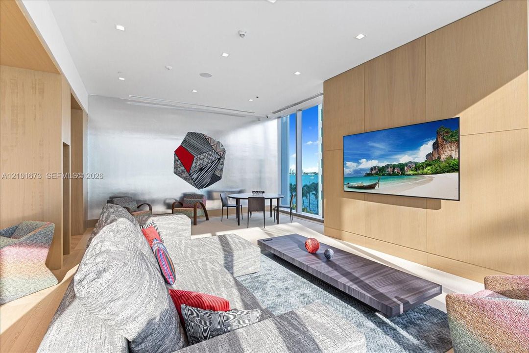 For Rent: $8,800 (2 beds, 2 baths, 1105 Square Feet)