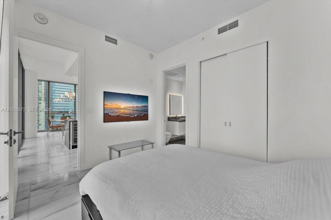 For Rent: $8,800 (2 beds, 2 baths, 1105 Square Feet)