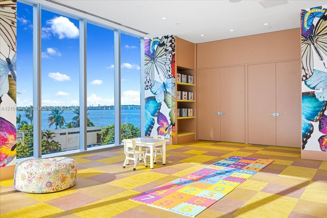 For Rent: $8,800 (2 beds, 2 baths, 1105 Square Feet)