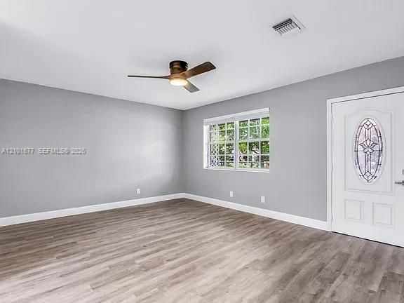 For Rent: $950 (1 beds, 1 baths, 775 Square Feet)