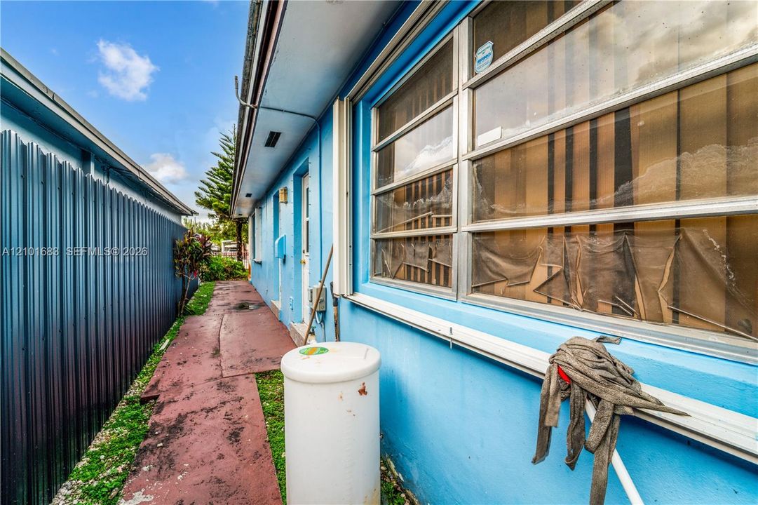 For Sale: $575,000 (3 beds, 2 baths, 1430 Square Feet)