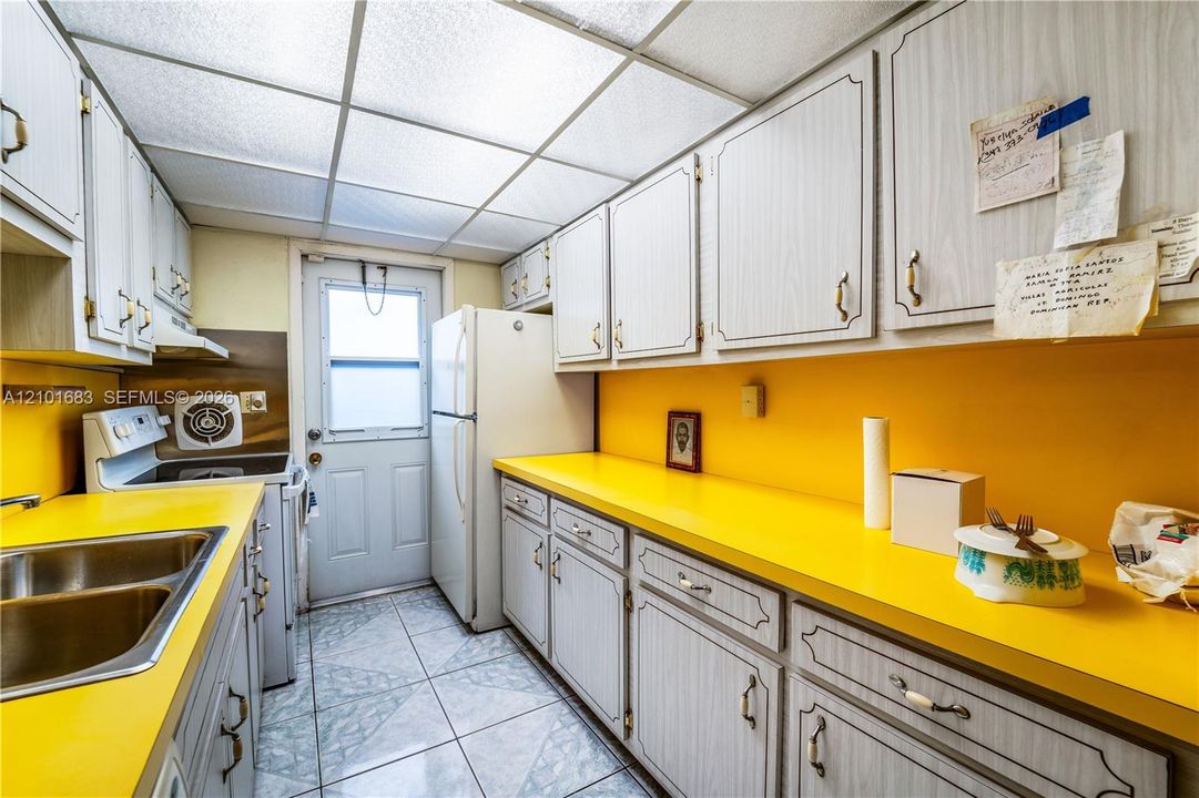 For Sale: $575,000 (3 beds, 2 baths, 1430 Square Feet)