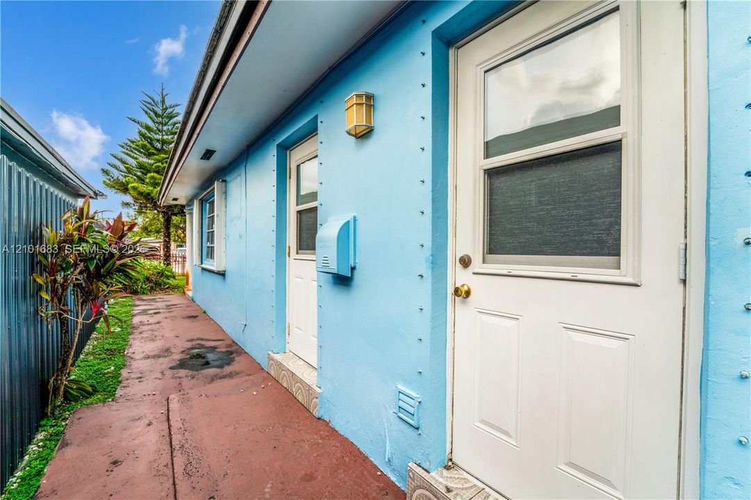 For Sale: $575,000 (3 beds, 2 baths, 1430 Square Feet)
