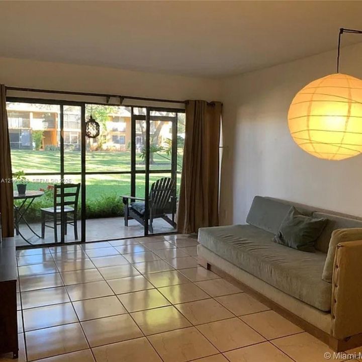En Venta: $199,000 (2 camas, 2 baños, 884 Pies cuadrados)