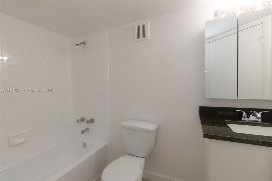 For Rent: $1,850 (1 beds, 1 baths, 634 Square Feet)