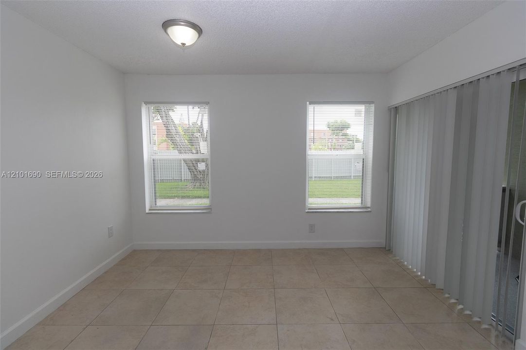 For Rent: $1,850 (1 beds, 1 baths, 634 Square Feet)