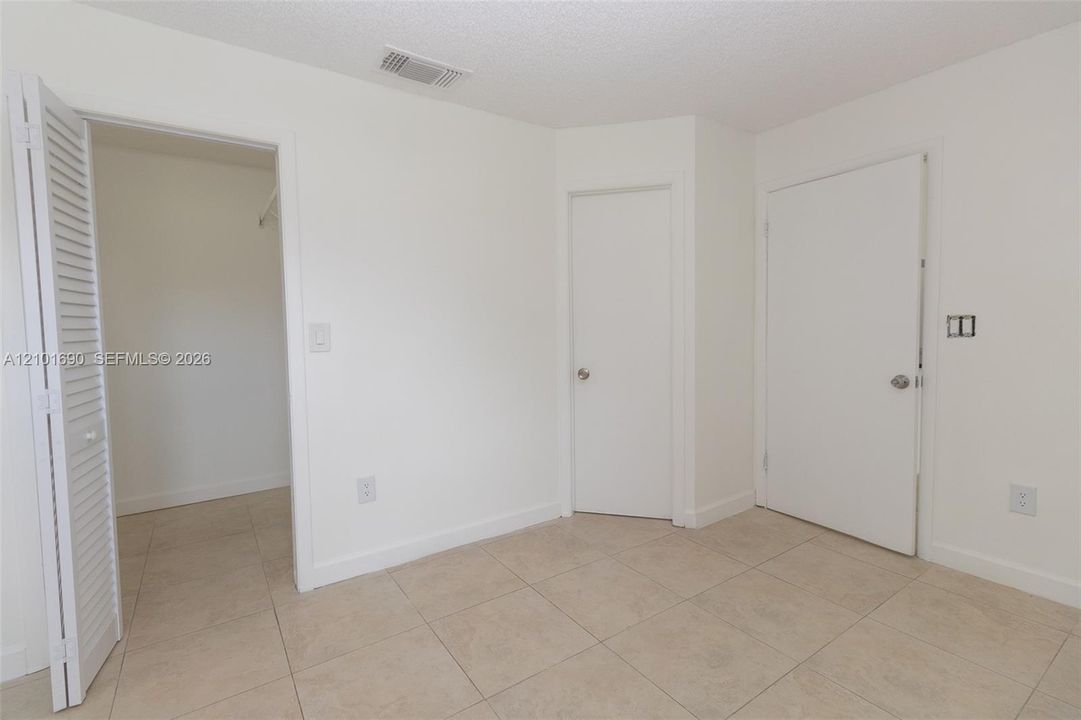 For Rent: $1,850 (1 beds, 1 baths, 634 Square Feet)