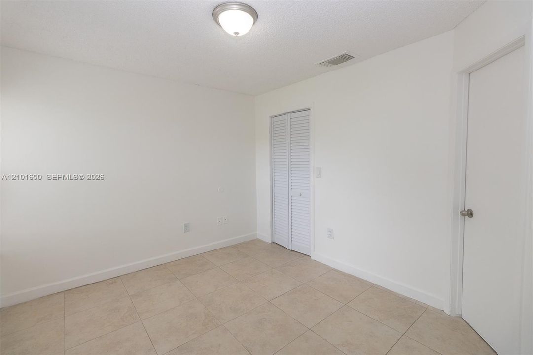 For Rent: $1,850 (1 beds, 1 baths, 634 Square Feet)