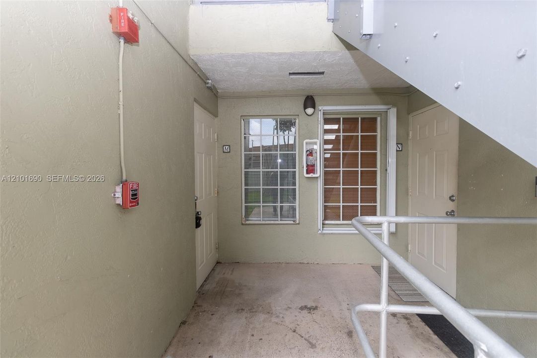 For Rent: $1,850 (1 beds, 1 baths, 634 Square Feet)