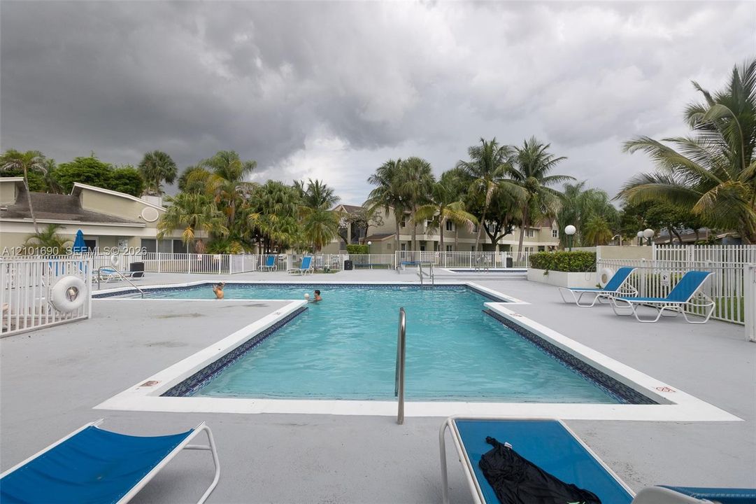 For Rent: $1,850 (1 beds, 1 baths, 634 Square Feet)