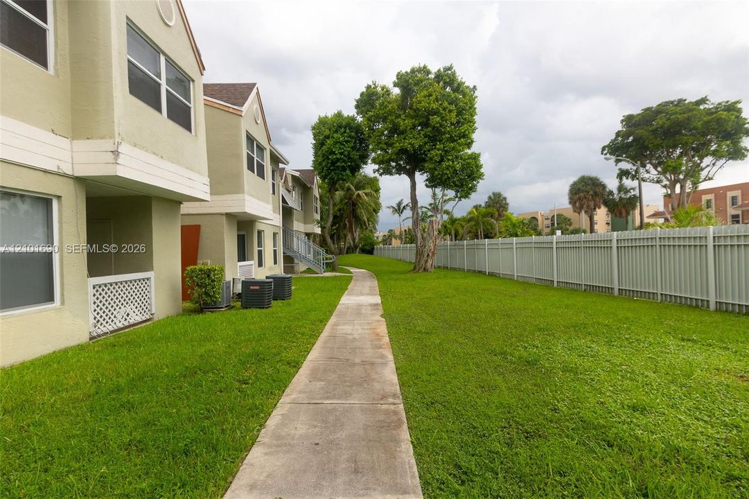 For Rent: $1,850 (1 beds, 1 baths, 634 Square Feet)