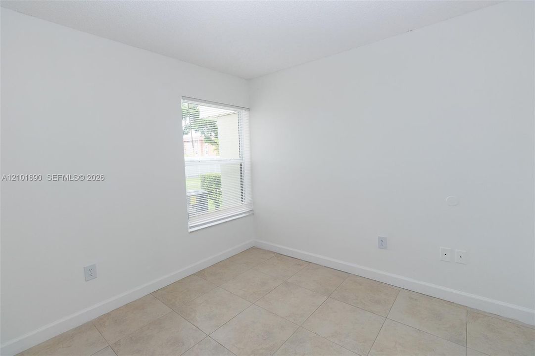 For Rent: $1,850 (1 beds, 1 baths, 634 Square Feet)