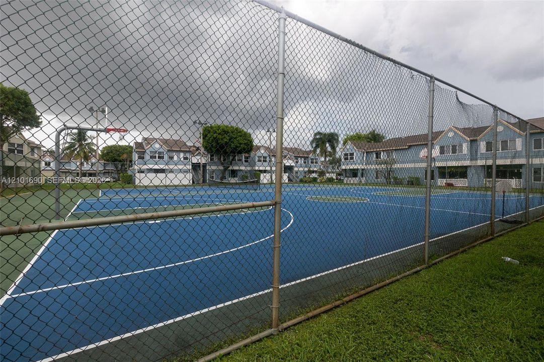 For Rent: $1,850 (1 beds, 1 baths, 634 Square Feet)