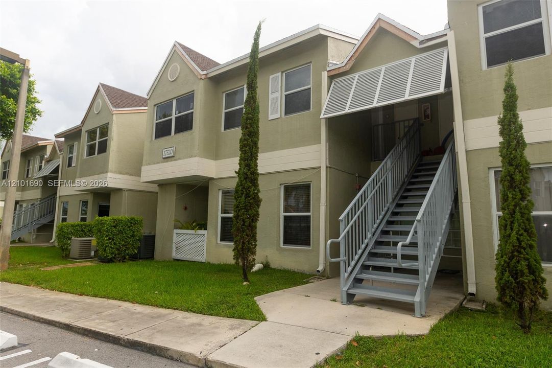 For Rent: $1,850 (1 beds, 1 baths, 634 Square Feet)