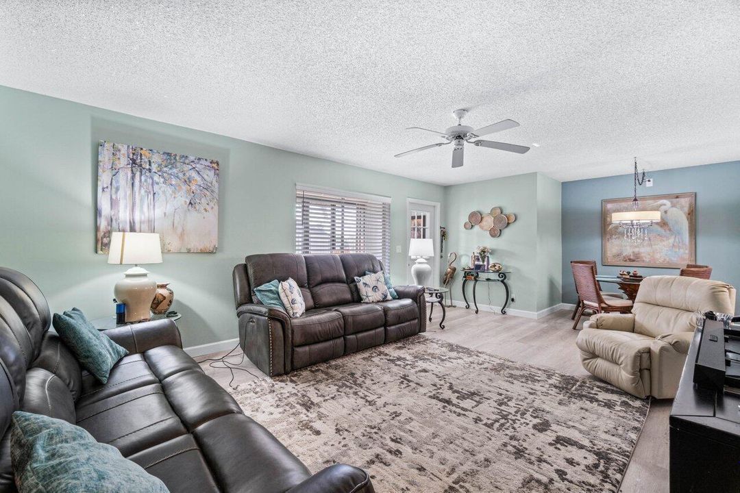 013-414PineGlenLane-D2-Greenacres-FL-334