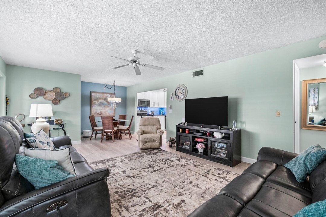 012-414PineGlenLane-D2-Greenacres-FL-334