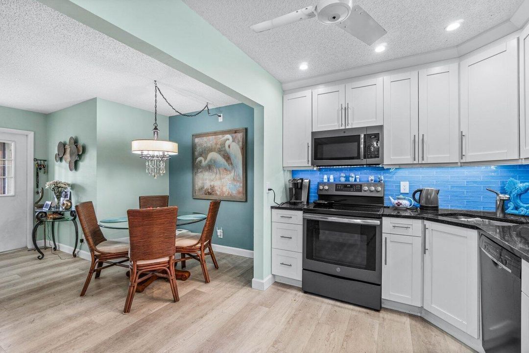007-414PineGlenLane-D2-Greenacres-FL-334