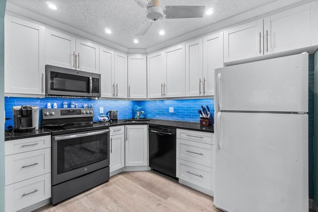 005-414PineGlenLane-D2-Greenacres-FL-334