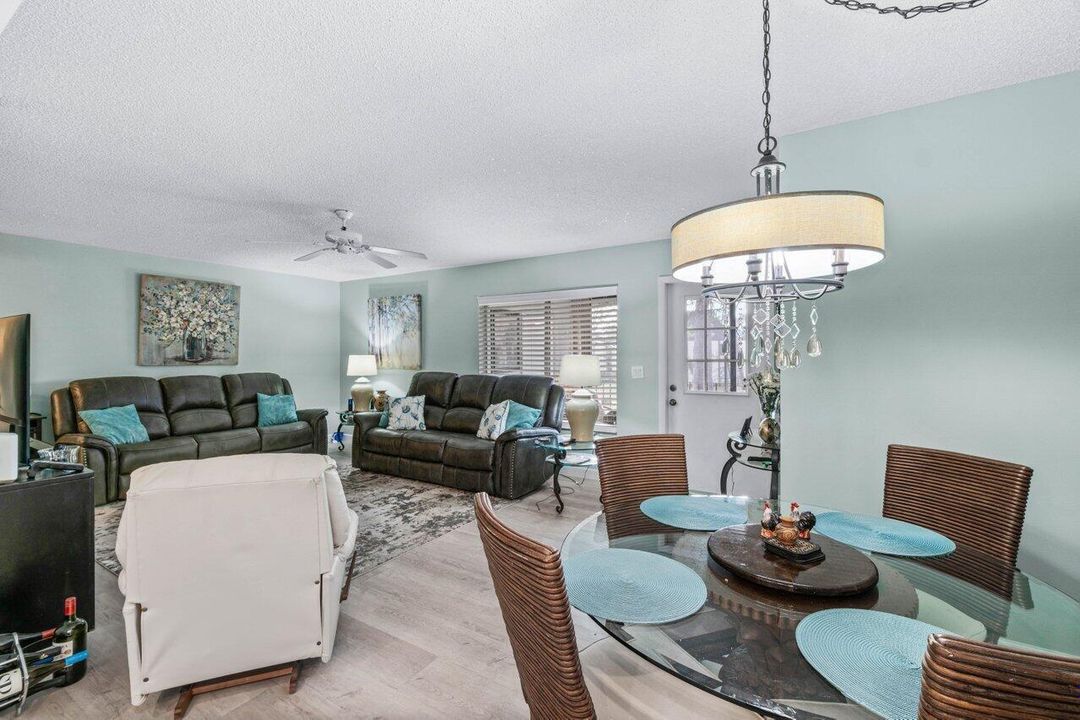 008-414PineGlenLane-D2-Greenacres-FL-334