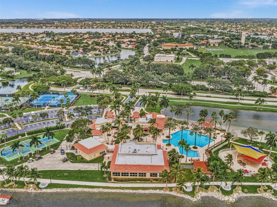 На продажу: $1,195,000 (5 спален, 3 ванн, 2576 Квадратных фут)