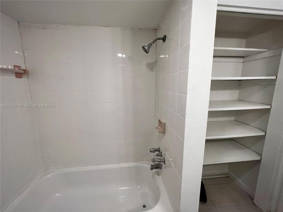 В аренду: $1,850 (2 спален, 1 ванн, 768 Квадратных фут)