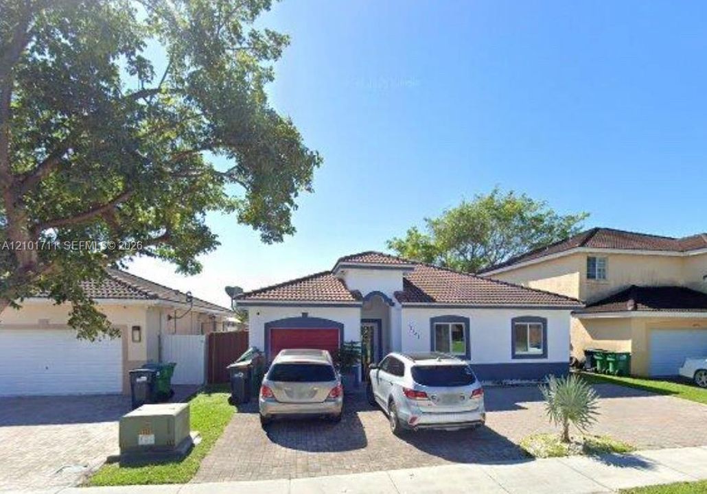 Activo con contrato: $550,000 (4 camas, 2 baños, 1667 Pies cuadrados)