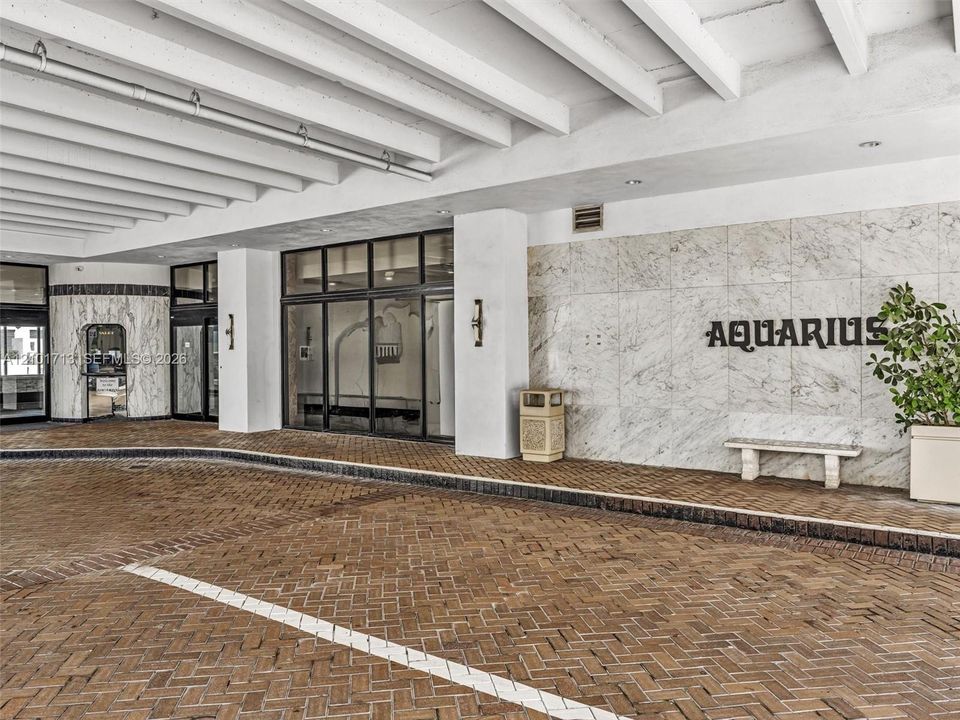 For Sale: $650,000 (2 beds, 2 baths, 1360 Square Feet)