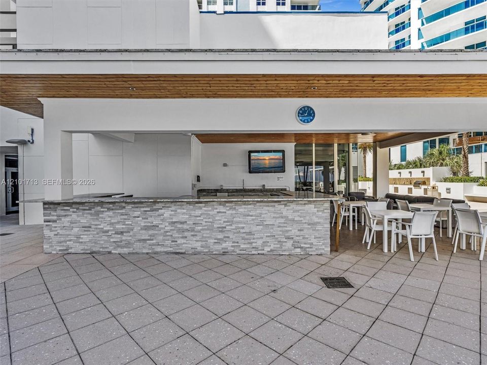 For Sale: $650,000 (2 beds, 2 baths, 1360 Square Feet)