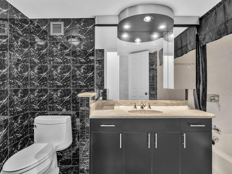 For Sale: $650,000 (2 beds, 2 baths, 1360 Square Feet)