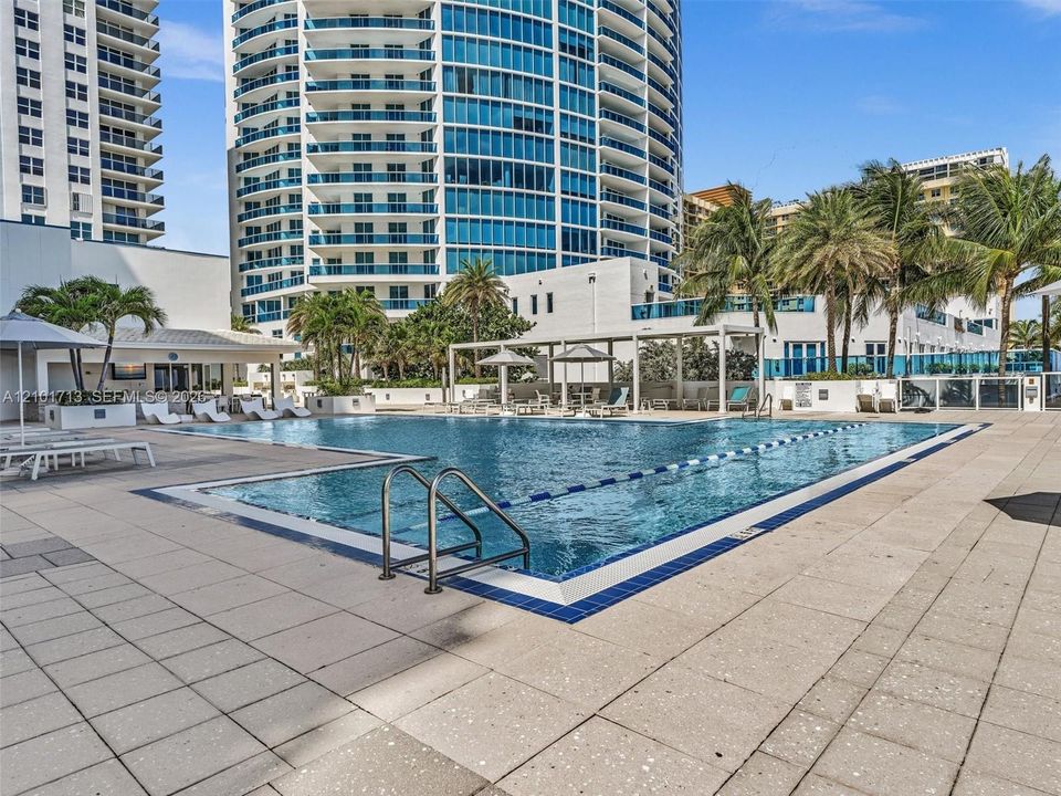 For Sale: $650,000 (2 beds, 2 baths, 1360 Square Feet)